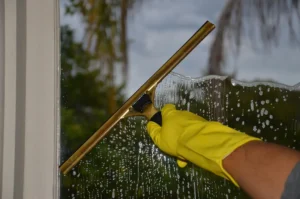 Cómo limpiar vidrios de ventanas sin dejar marcas guía paso a paso
