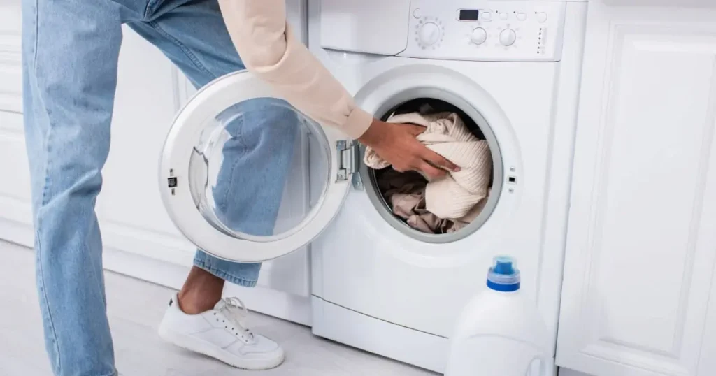 Soluciones prácticas para eliminar el olor a humedad en la ropa de forma efectiva